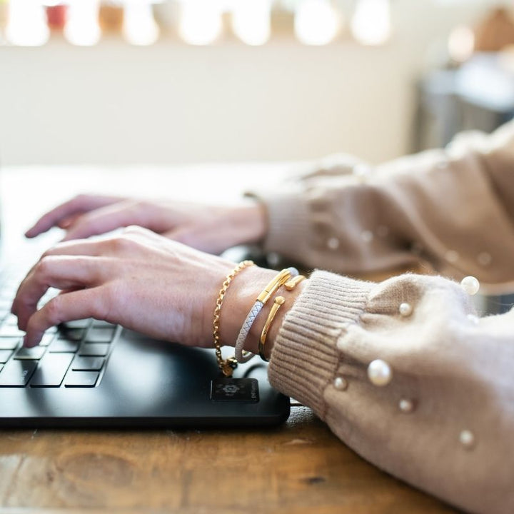 bracelets that block EMF radiation